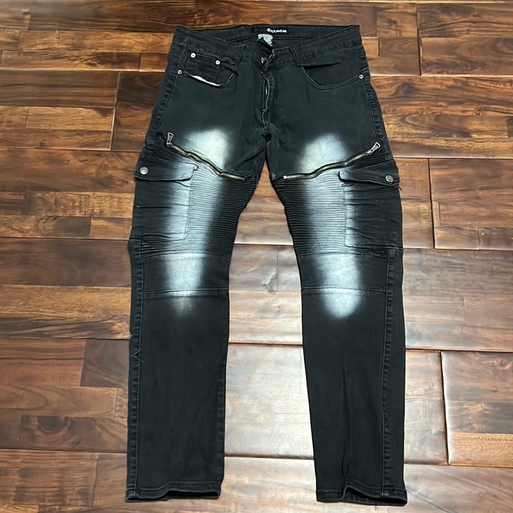 Men’s black washed jeans. 34/32
